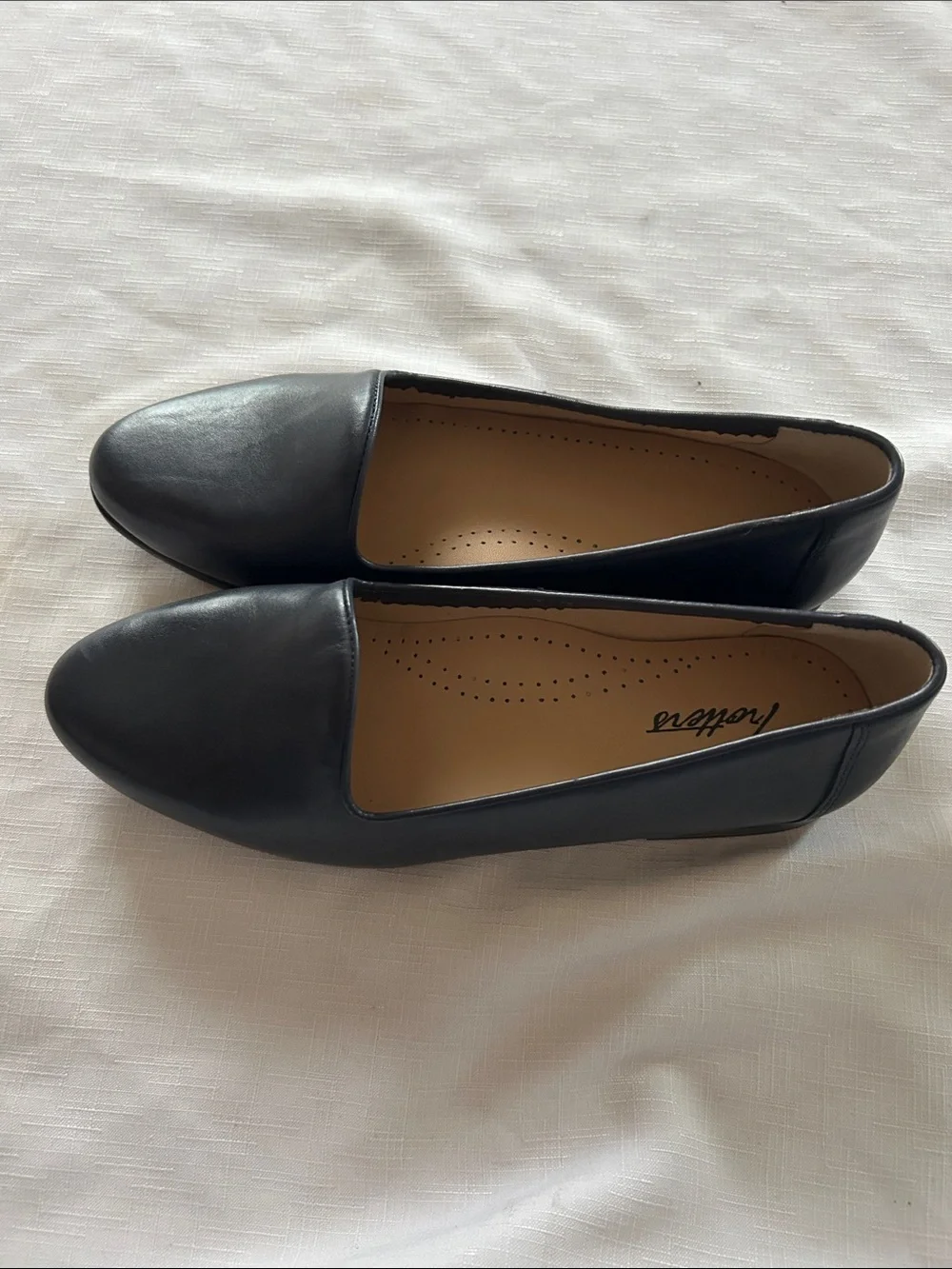 Trotters Women's Navy Blue Leather Slip-On Loafers